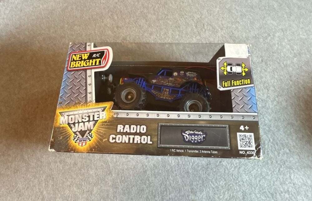 New Bright Monster Jam Son Uva Digger Radio Control Monster Truck No. 4330